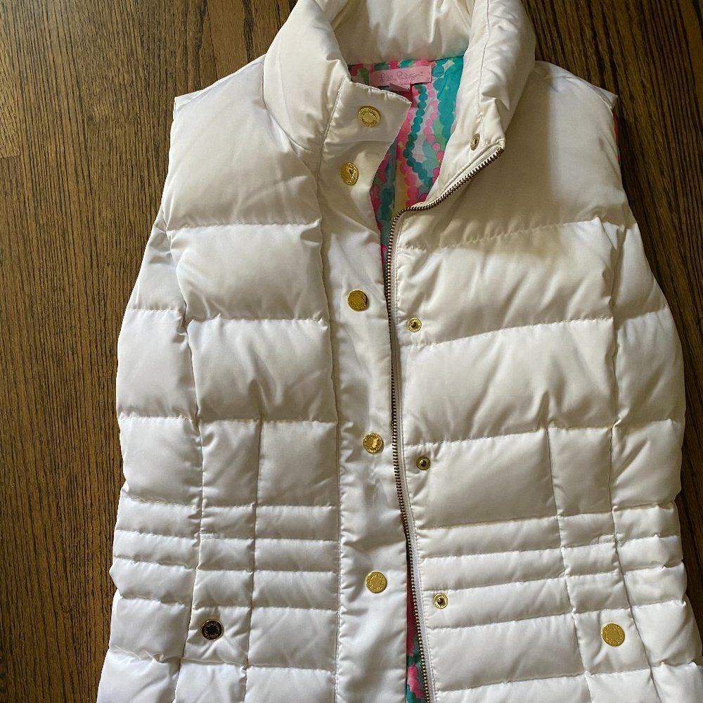 white lilly pulitzer vest with cold accents